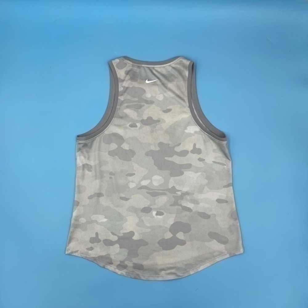 LIKE NEW! Nike Active Tank Top - Picture 2 of 3